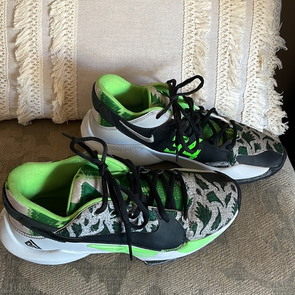 Men’s Giannis Nike Air Zoom Freak 2 - Picture 7 of 8